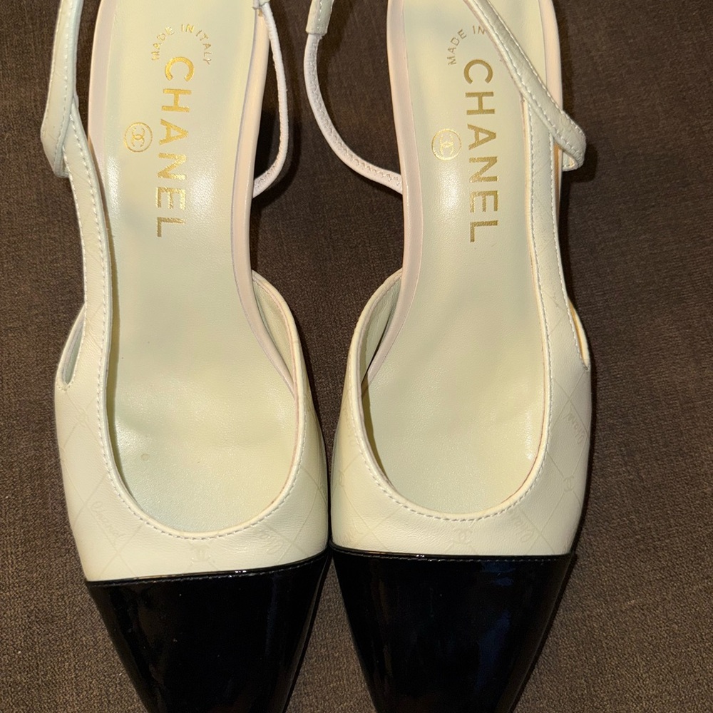 CHANEL LEATHER Black and Cream Heels